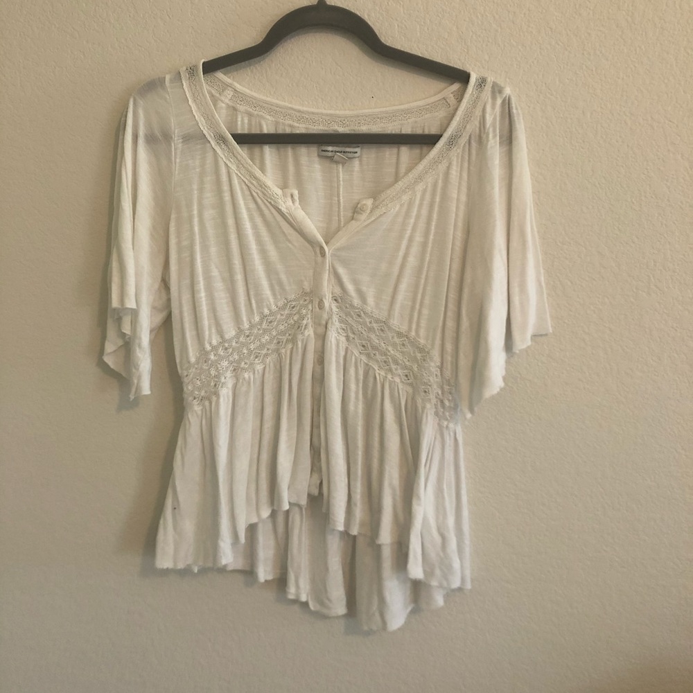 American Eagle white tee